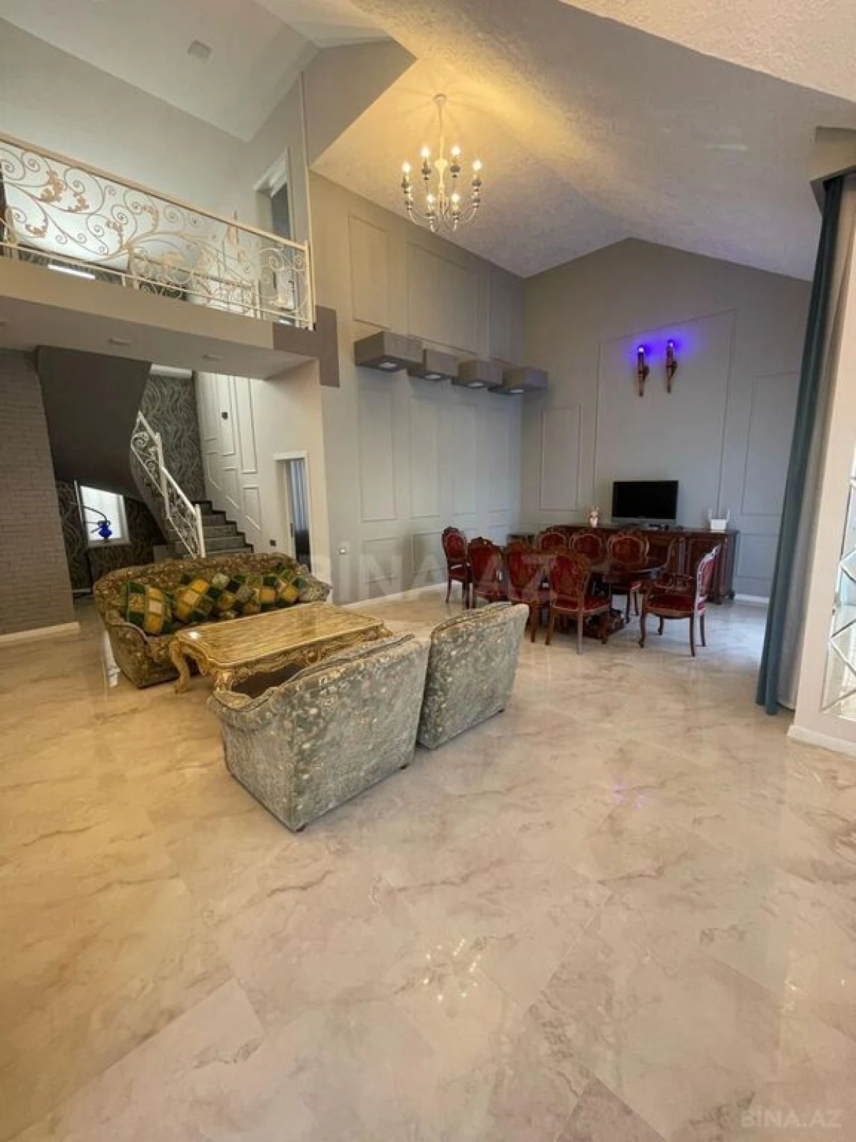 Satılır 6 otaqlı həyət evi 300 m²