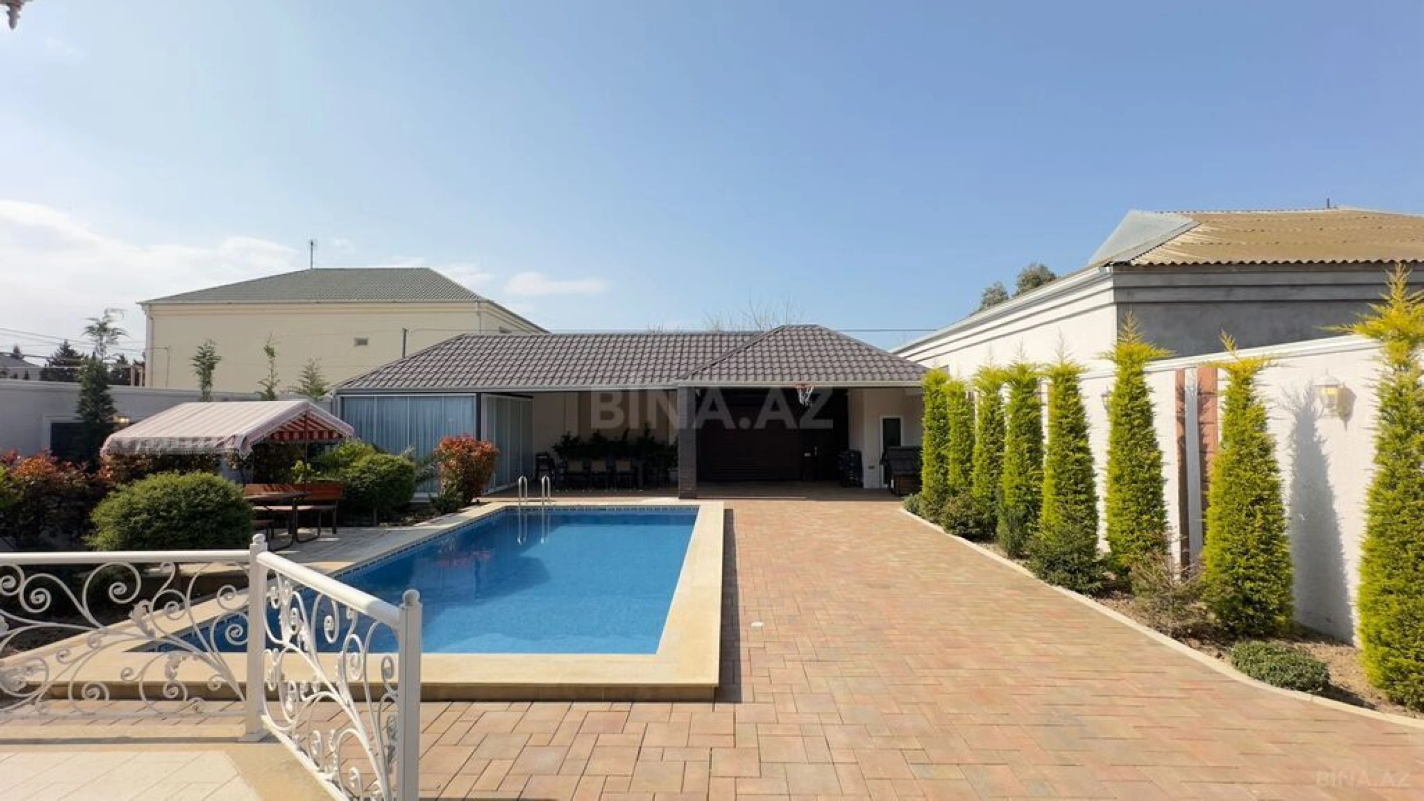 Satılır 6 otaqlı həyət evi 300 m²