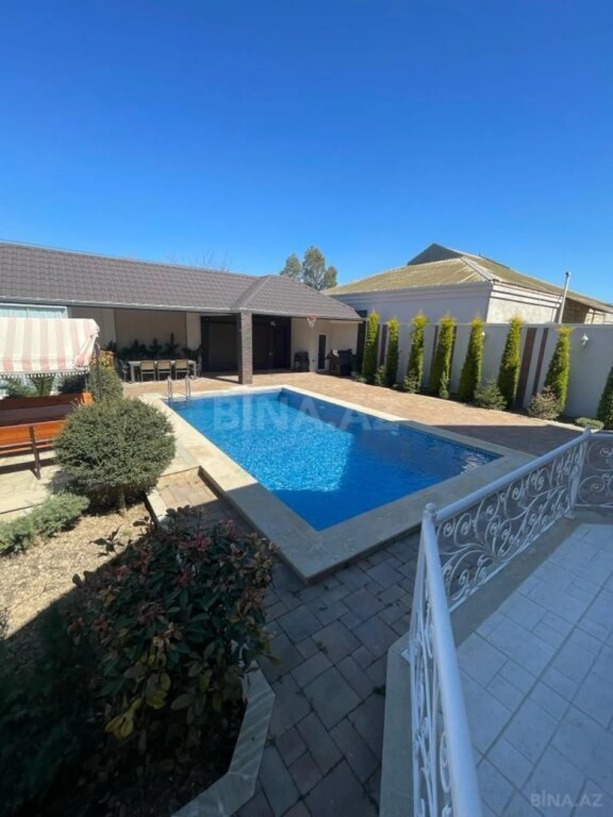 Satılır 6 otaqlı həyət evi 300 m²