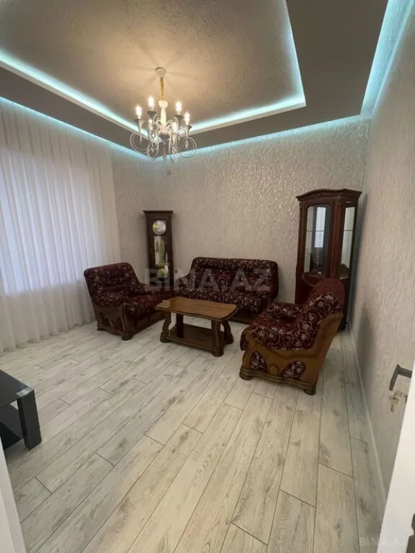 Satılır 6 otaqlı həyət evi 300 m²