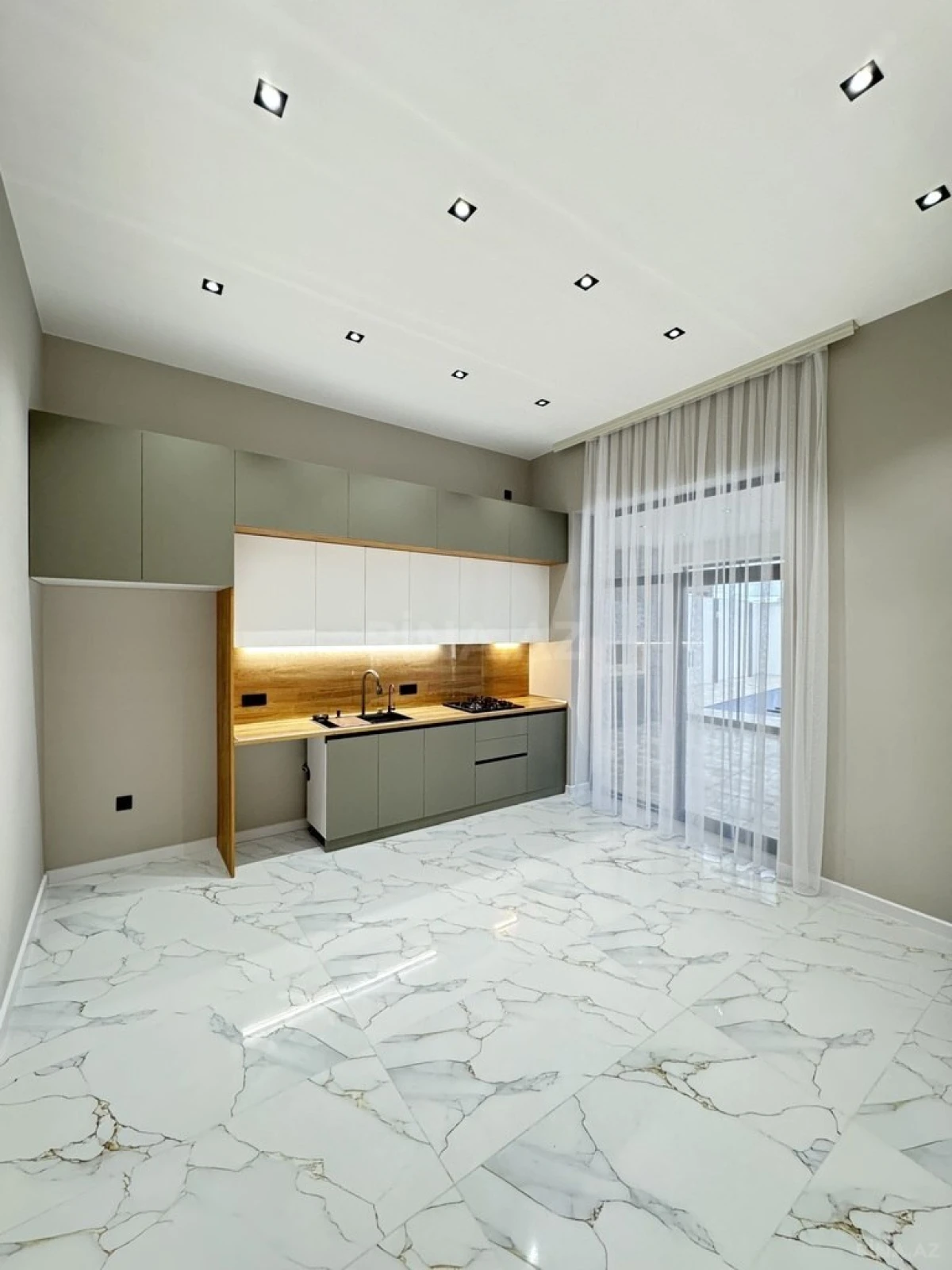 Satılır 4 otaqlı həyət evi 180 m²