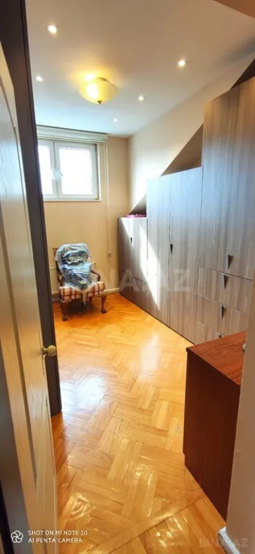 Satılır 5 otaqlı mənzil 192 m²