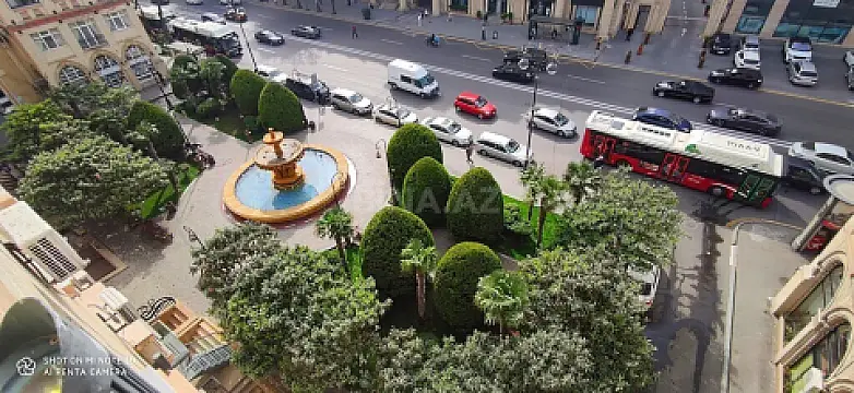 Satılır 5 otaqlı mənzil 192 m²