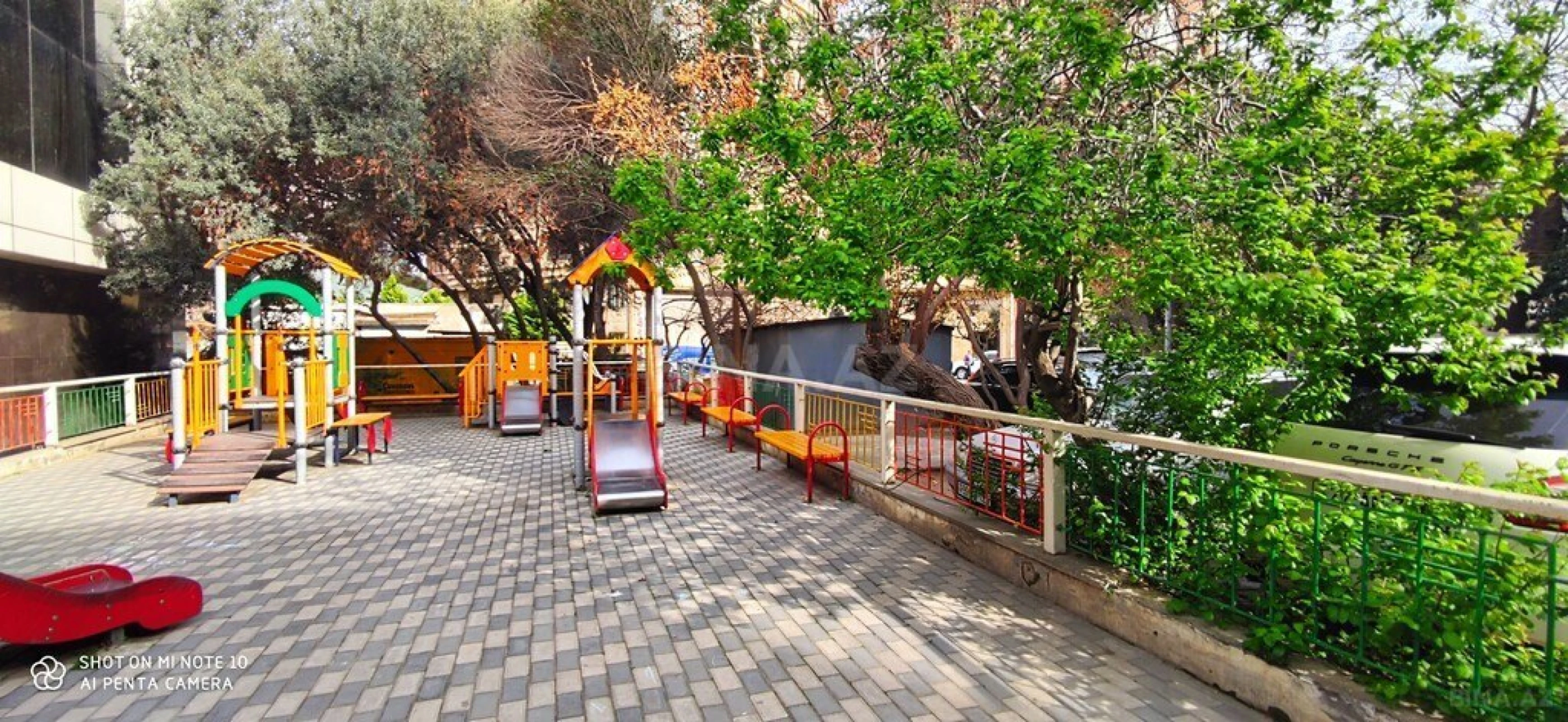 Satılır 5 otaqlı mənzil 192 m²