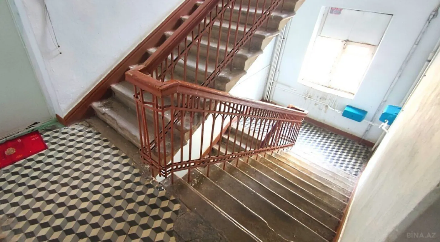 Satılır 5 otaqlı mənzil 192 m²