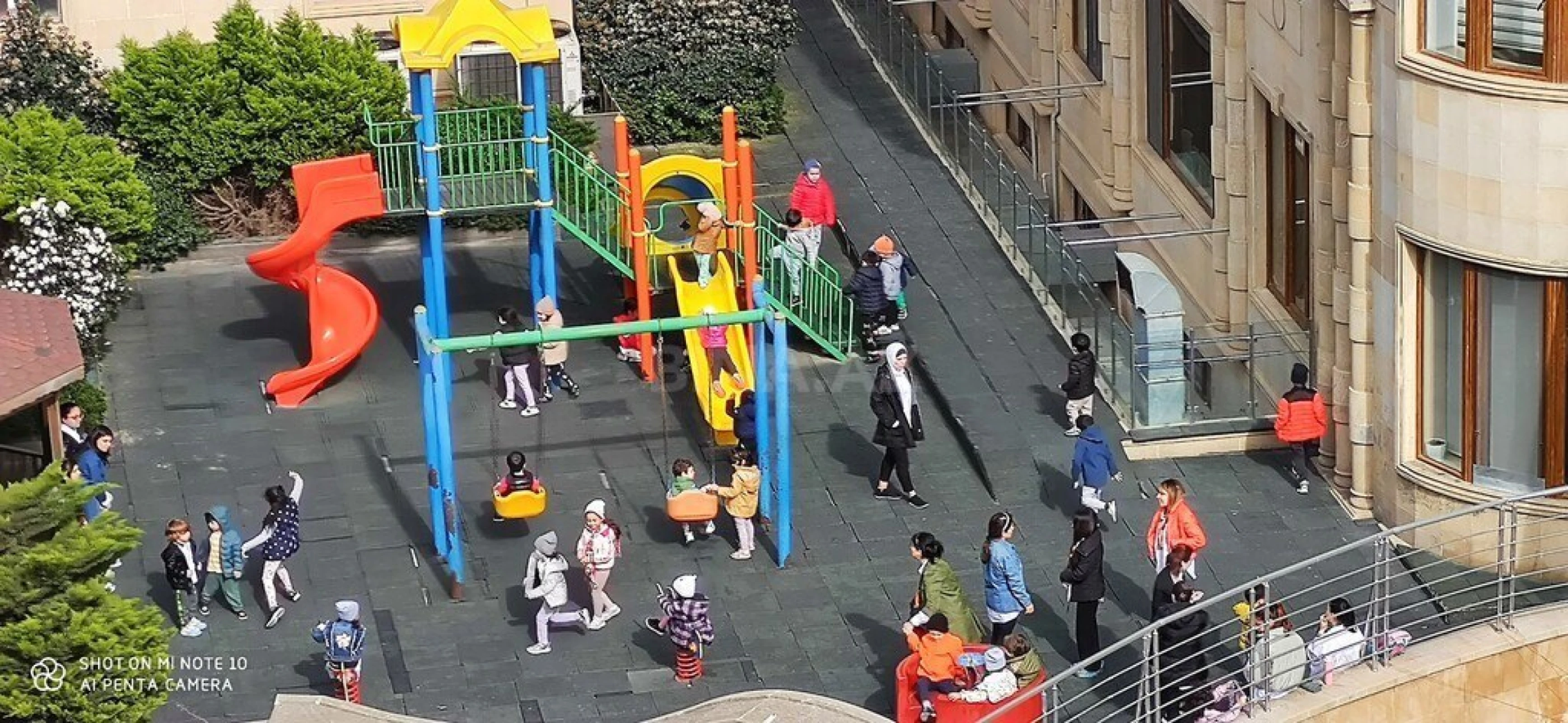 Satılır 5 otaqlı mənzil 192 m²