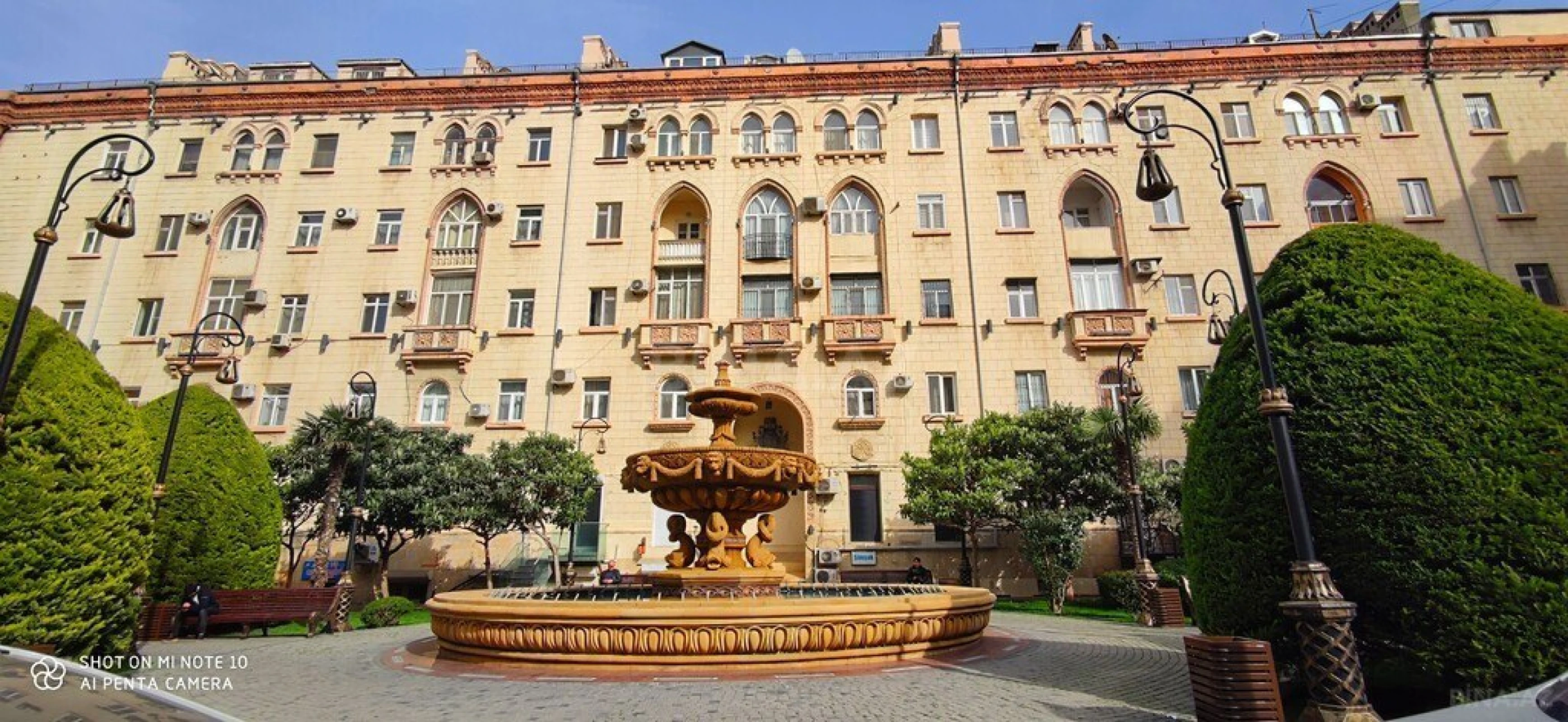 Satılır 5 otaqlı mənzil 192 m²