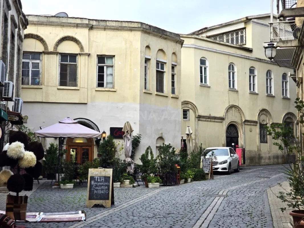 Satılır obyekt 1200 m²