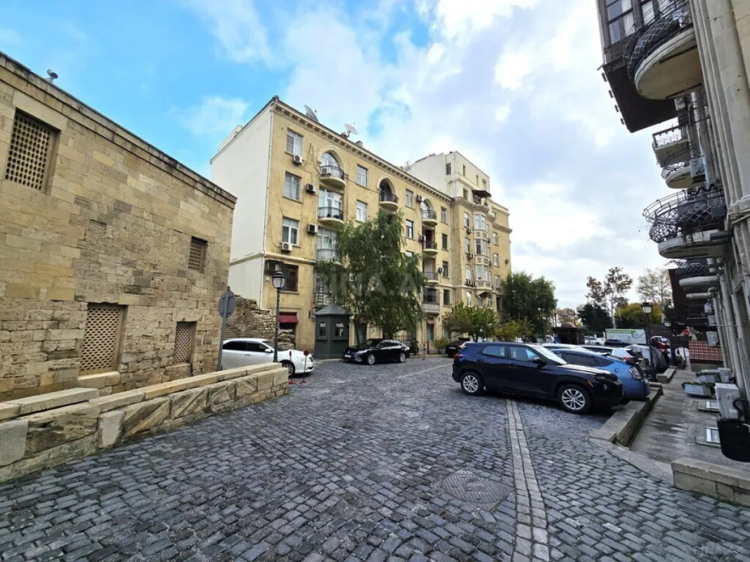 Satılır obyekt 1200 m²