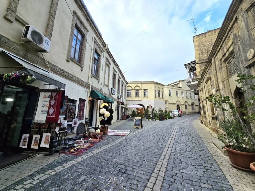 Satılır obyekt 1200 m²