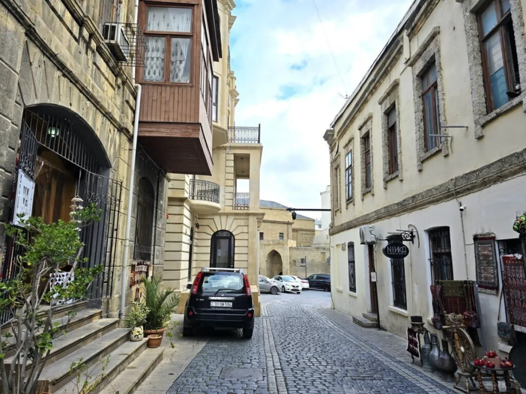 Satılır obyekt 1200 m²