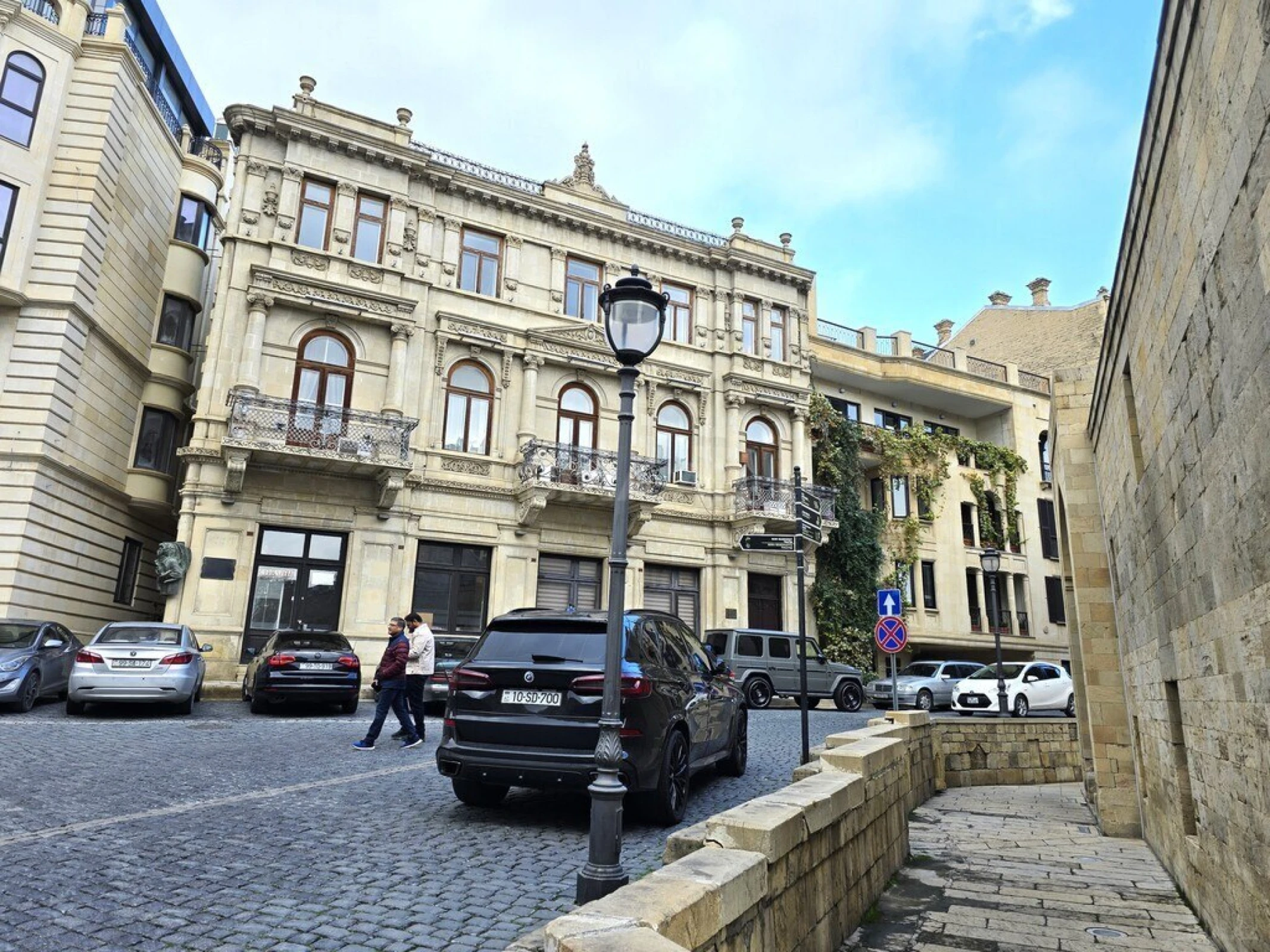 Satılır obyekt 1200 m²