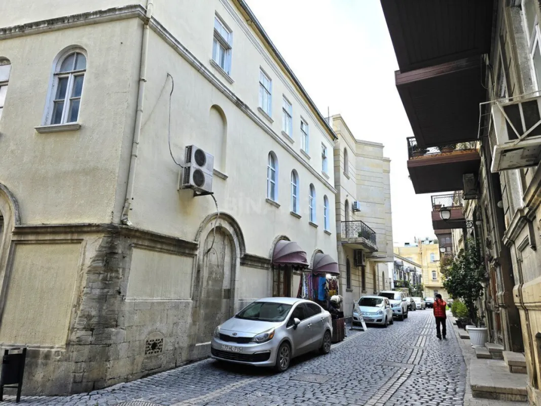 Satılır obyekt 1200 m²