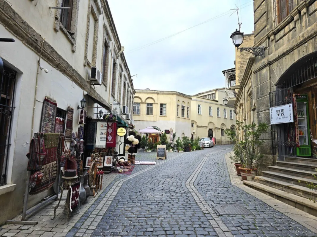 Satılır obyekt 1200 m²