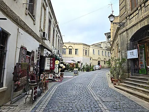 Satılır obyekt 1200 m²