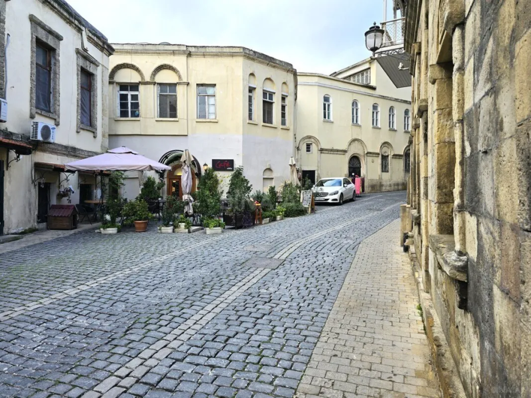 Satılır obyekt 1200 m²