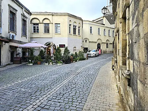 Satılır obyekt 1200 m²