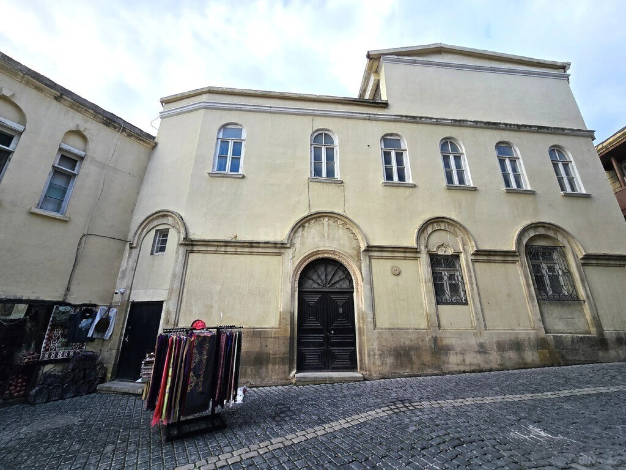 Satılır obyekt 1200 m²