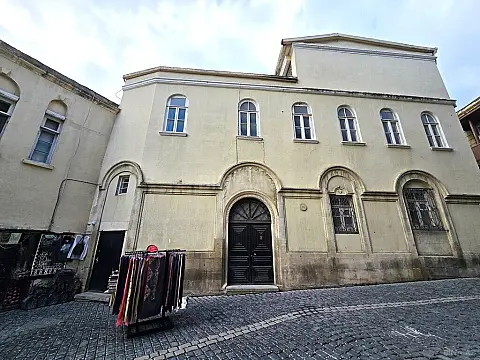 Satılır obyekt 1200 m²