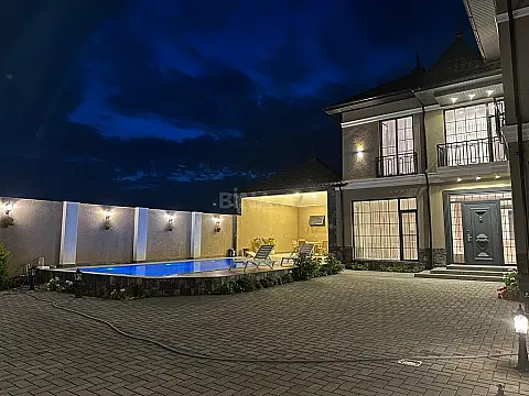 Kirayə verilir 5 otaqlı həyət evi 400 m²