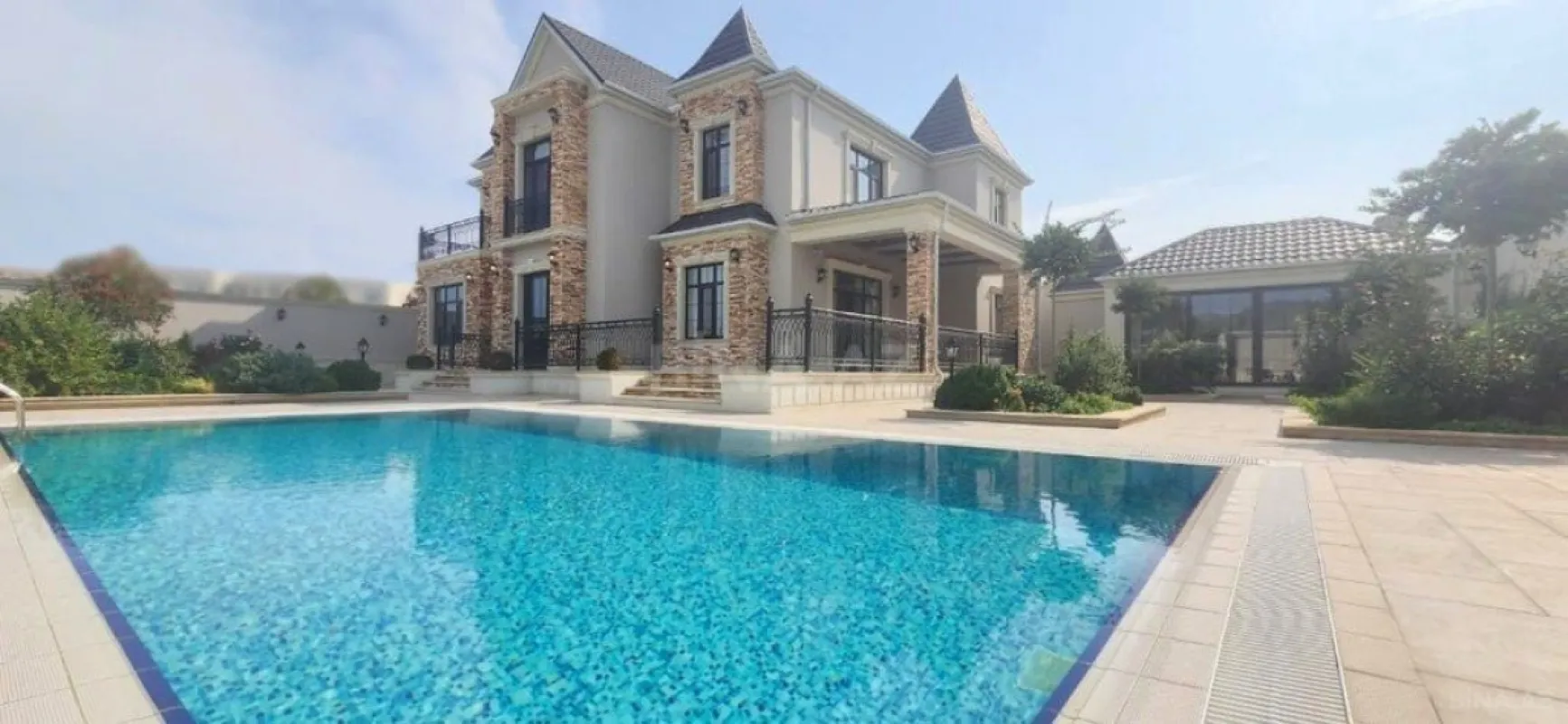 Satılır 7 otaqlı həyət evi 500 m²