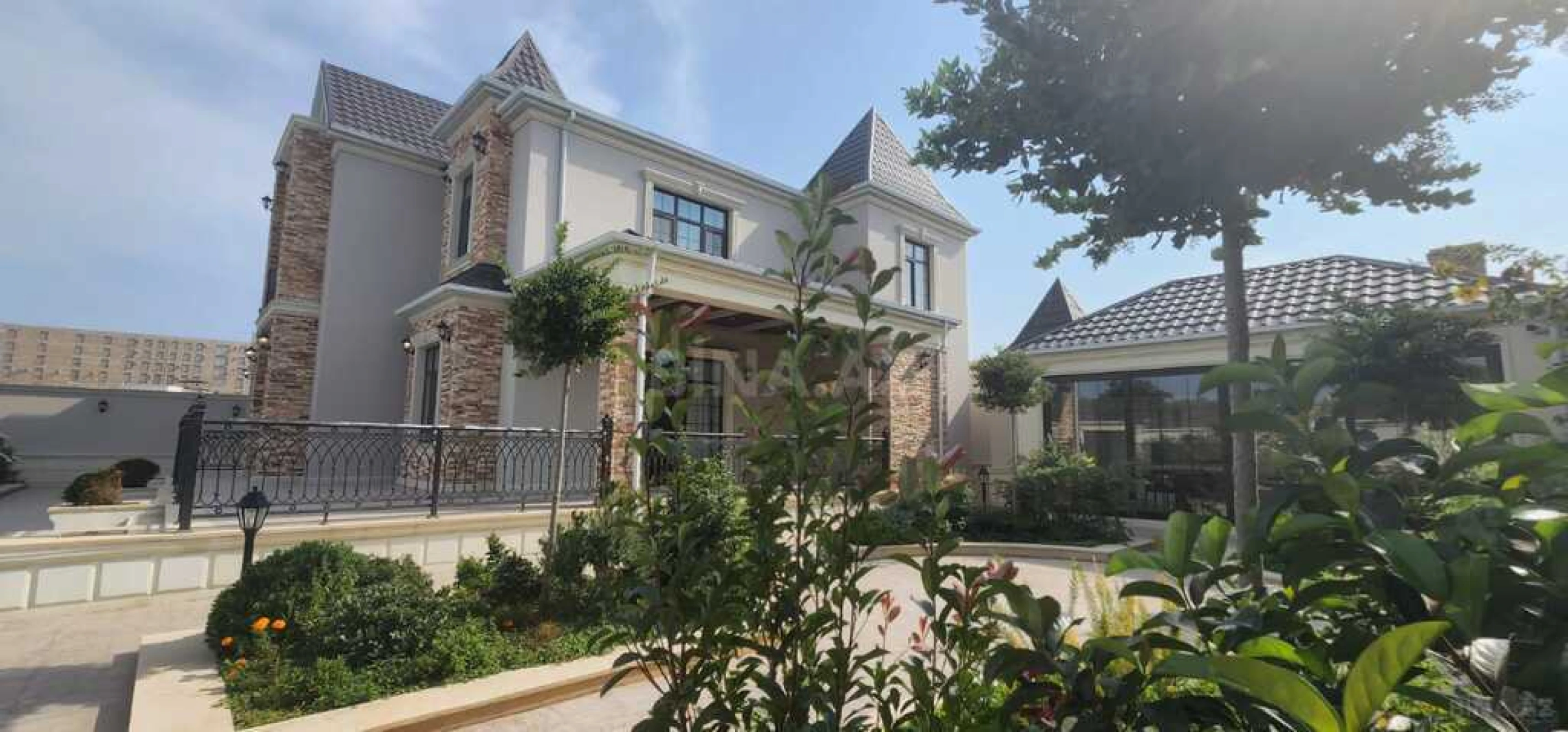 Satılır 7 otaqlı həyət evi 500 m²