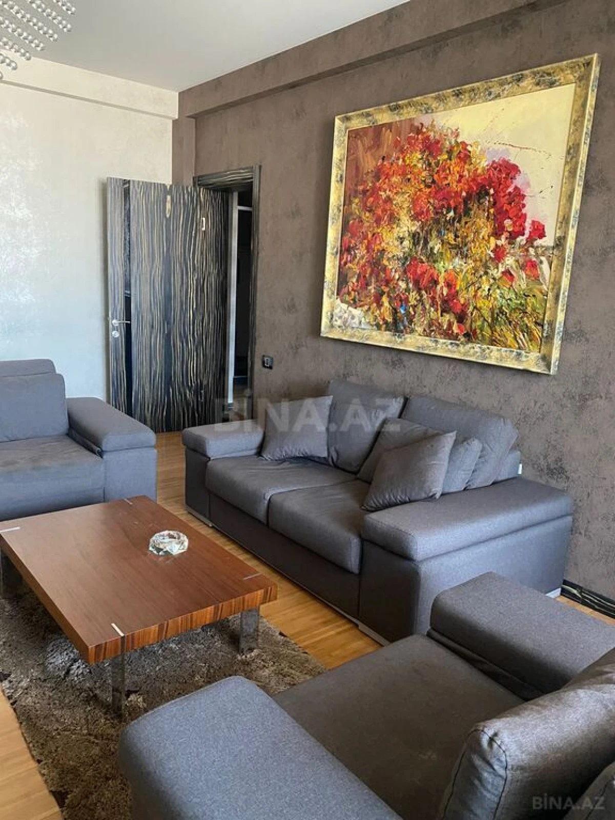 Kirayə verilir 2 otaqlı mənzil 90 m²