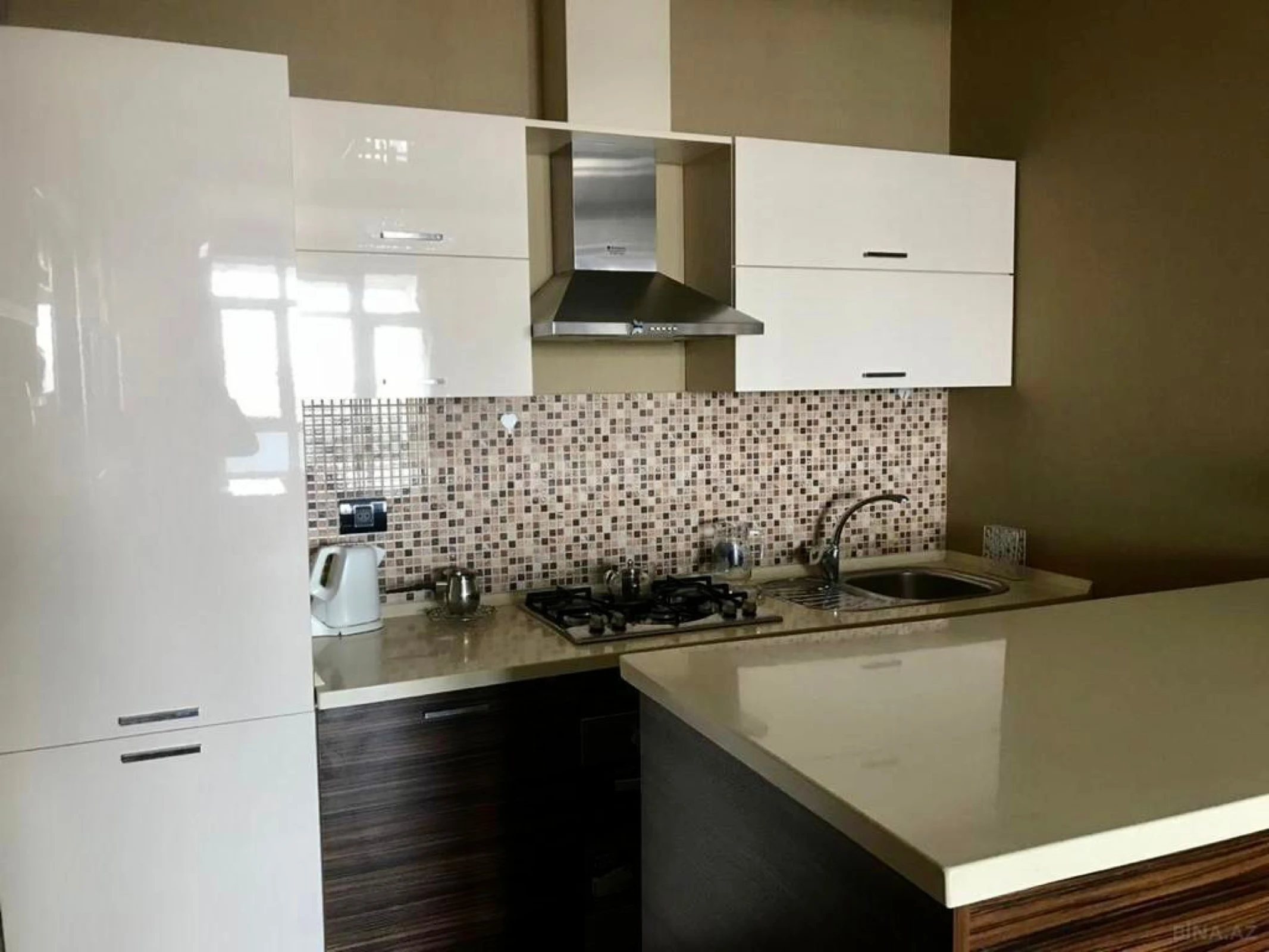 Kirayə verilir 2 otaqlı mənzil 90 m²