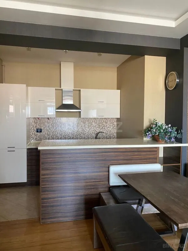 Kirayə verilir 2 otaqlı mənzil 90 m²