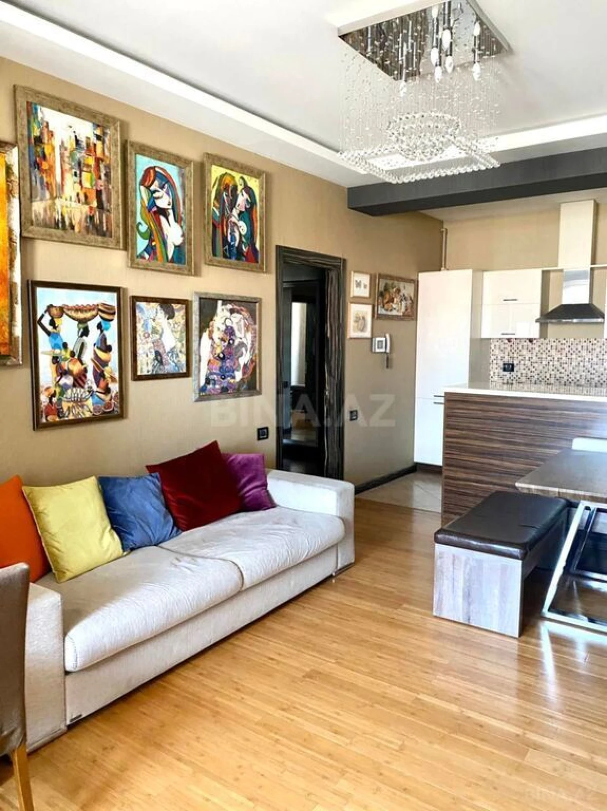 Kirayə verilir 2 otaqlı mənzil 90 m²