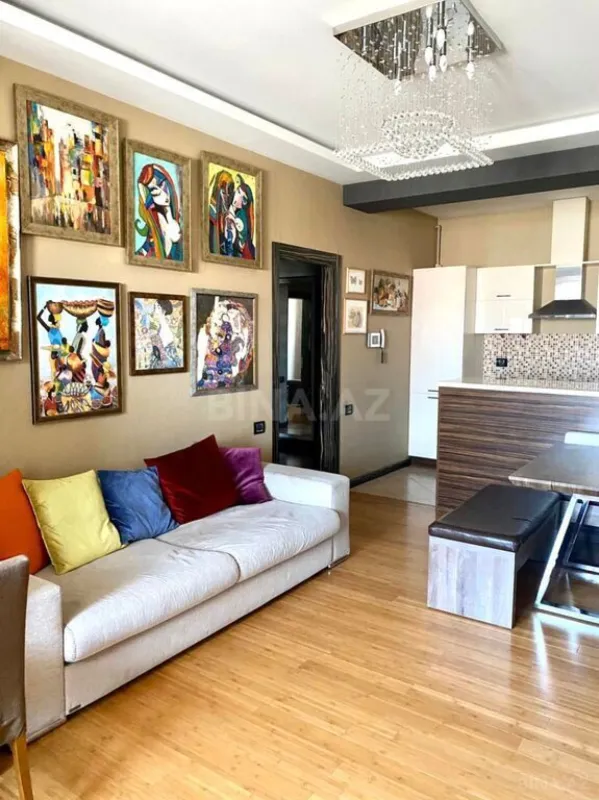 Kirayə verilir 2 otaqlı mənzil 90 m²