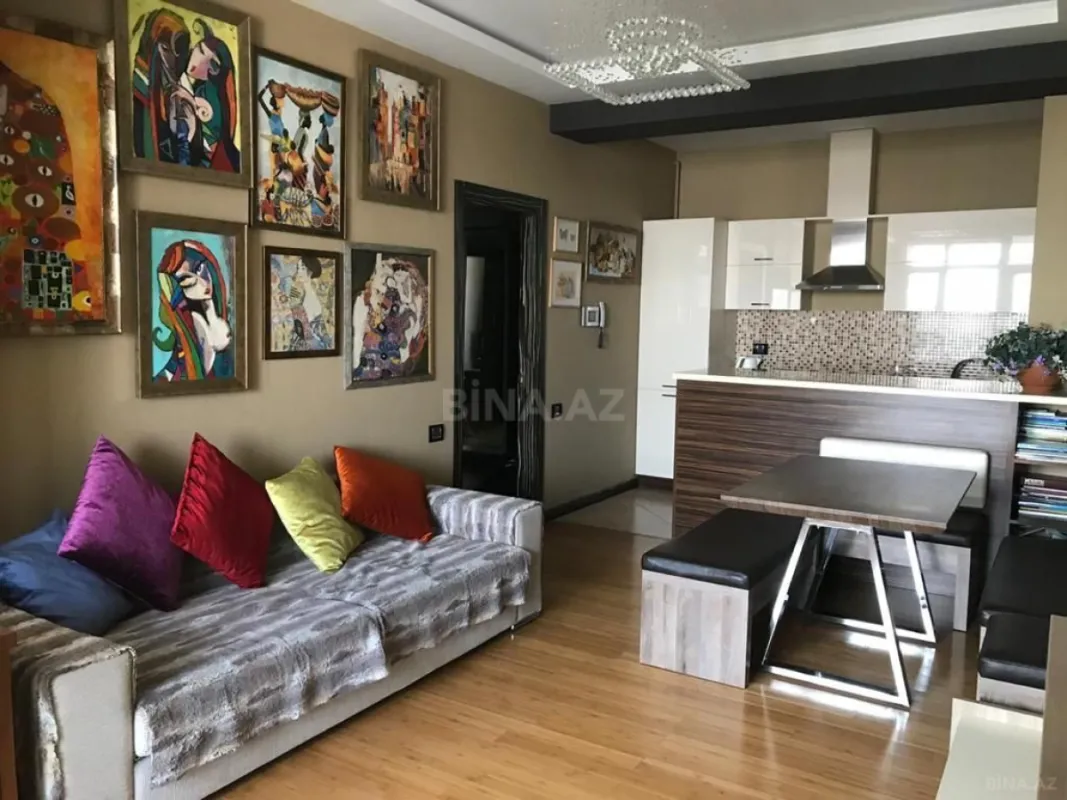 Kirayə verilir 2 otaqlı mənzil 90 m²