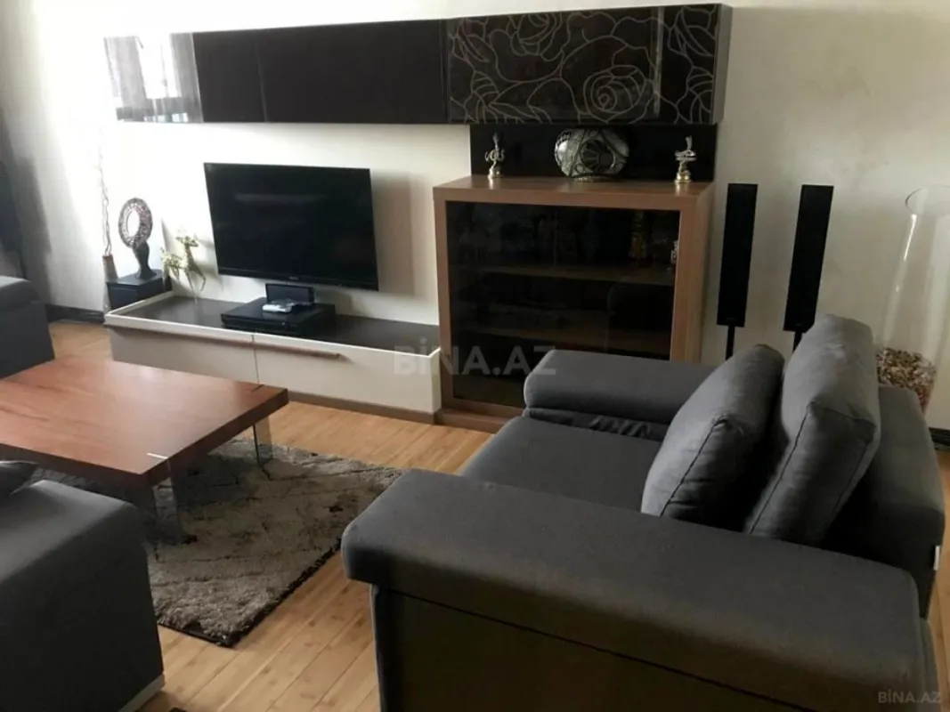 Kirayə verilir 2 otaqlı mənzil 90 m²
