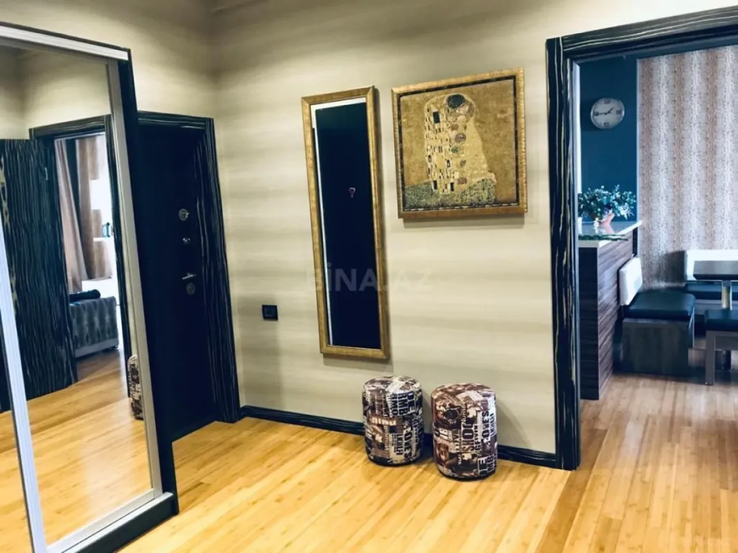 Kirayə verilir 2 otaqlı mənzil 90 m²