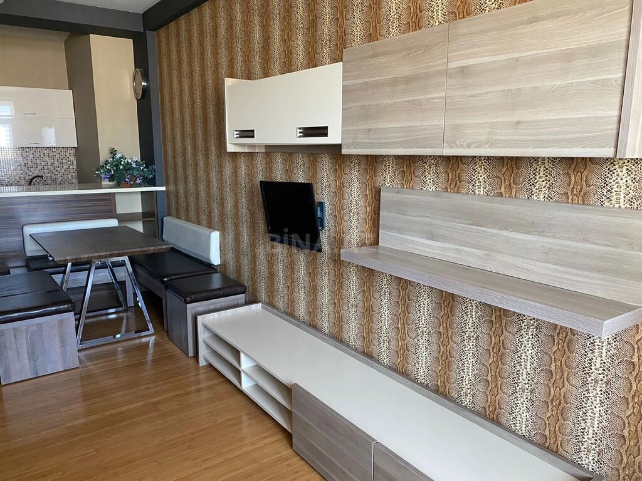 Kirayə verilir 2 otaqlı mənzil 90 m²