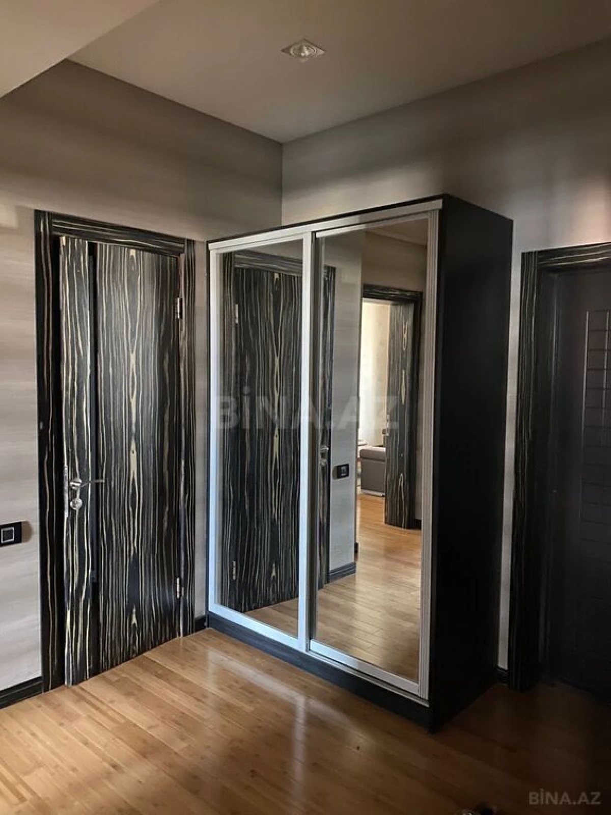 Kirayə verilir 2 otaqlı mənzil 90 m²