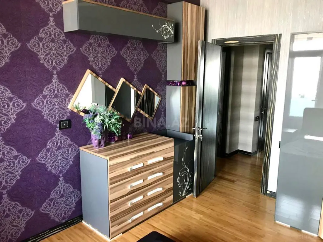Kirayə verilir 2 otaqlı mənzil 90 m²