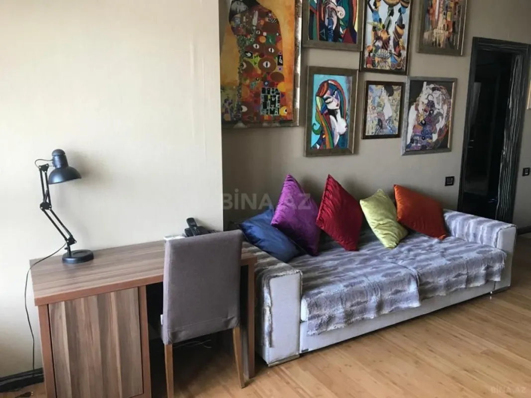 Kirayə verilir 2 otaqlı mənzil 90 m²