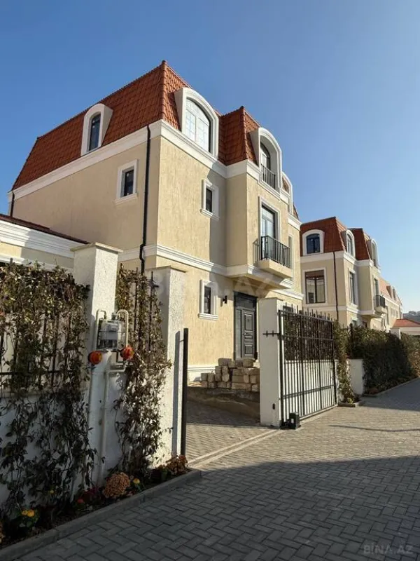 Satılır 7 otaqlı həyət evi 310 m²