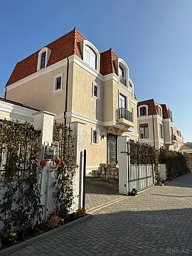 Satılır 7 otaqlı həyət evi 310 m²