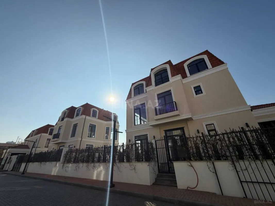 Satılır 7 otaqlı həyət evi 310 m²