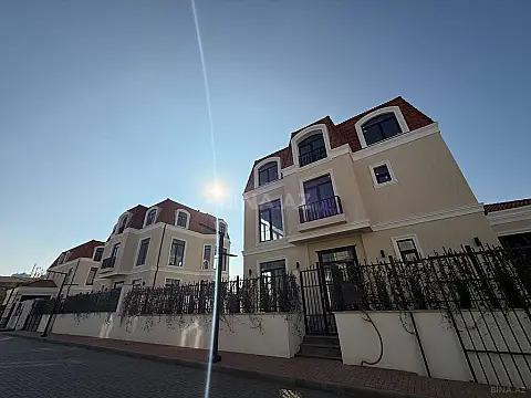 Satılır 7 otaqlı həyət evi 310 m²