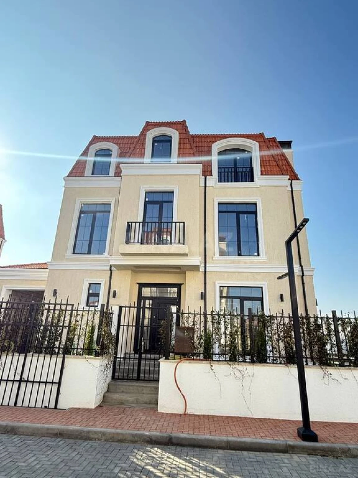 Satılır 7 otaqlı həyət evi 310 m²