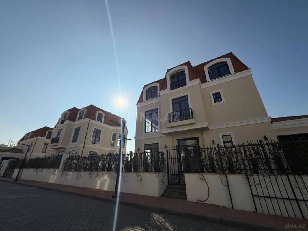 Satılır 7 otaqlı həyət evi 310 m²
