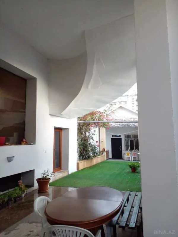Satılır 11 otaqlı həyət evi 801 m²