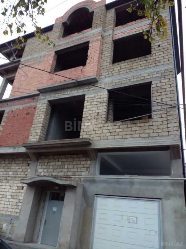 Satılır 11 otaqlı həyət evi 801 m²