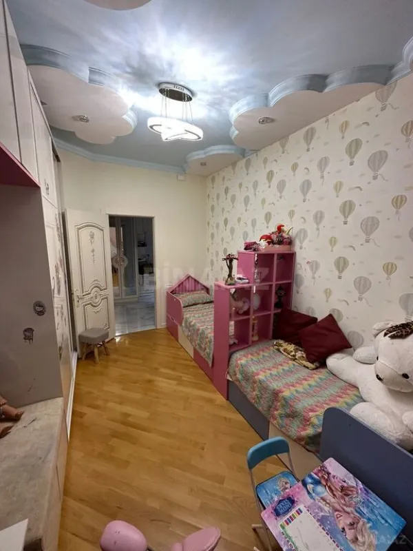 Satılır 3 otaqlı mənzil 125 m²