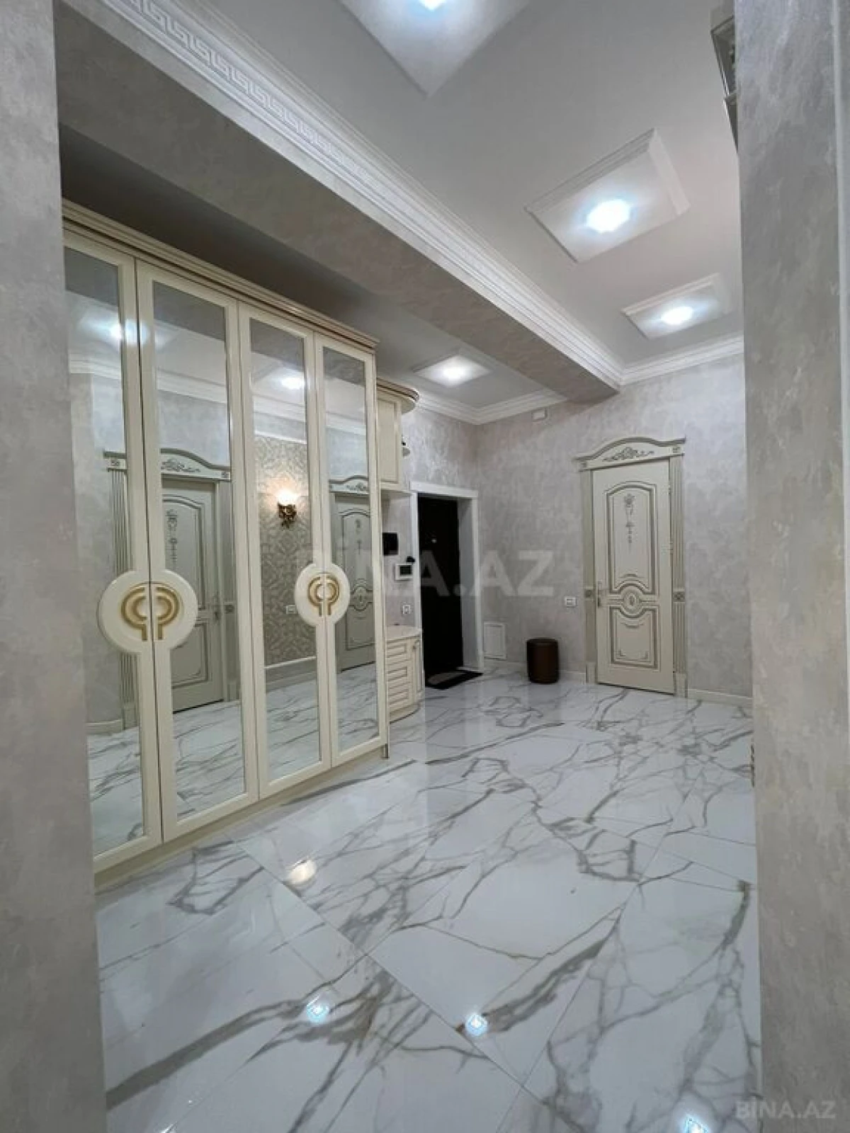 Satılır 3 otaqlı mənzil 125 m²