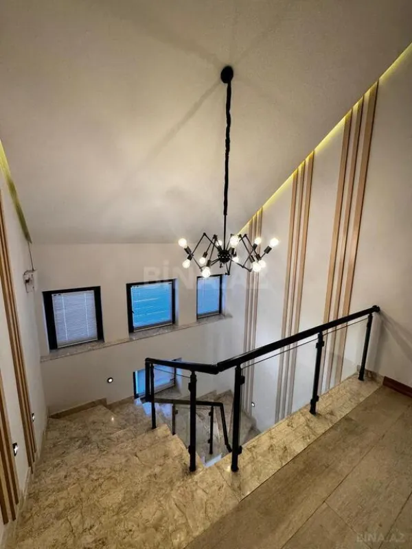 Satılır 5 otaqlı həyət evi 220 m²