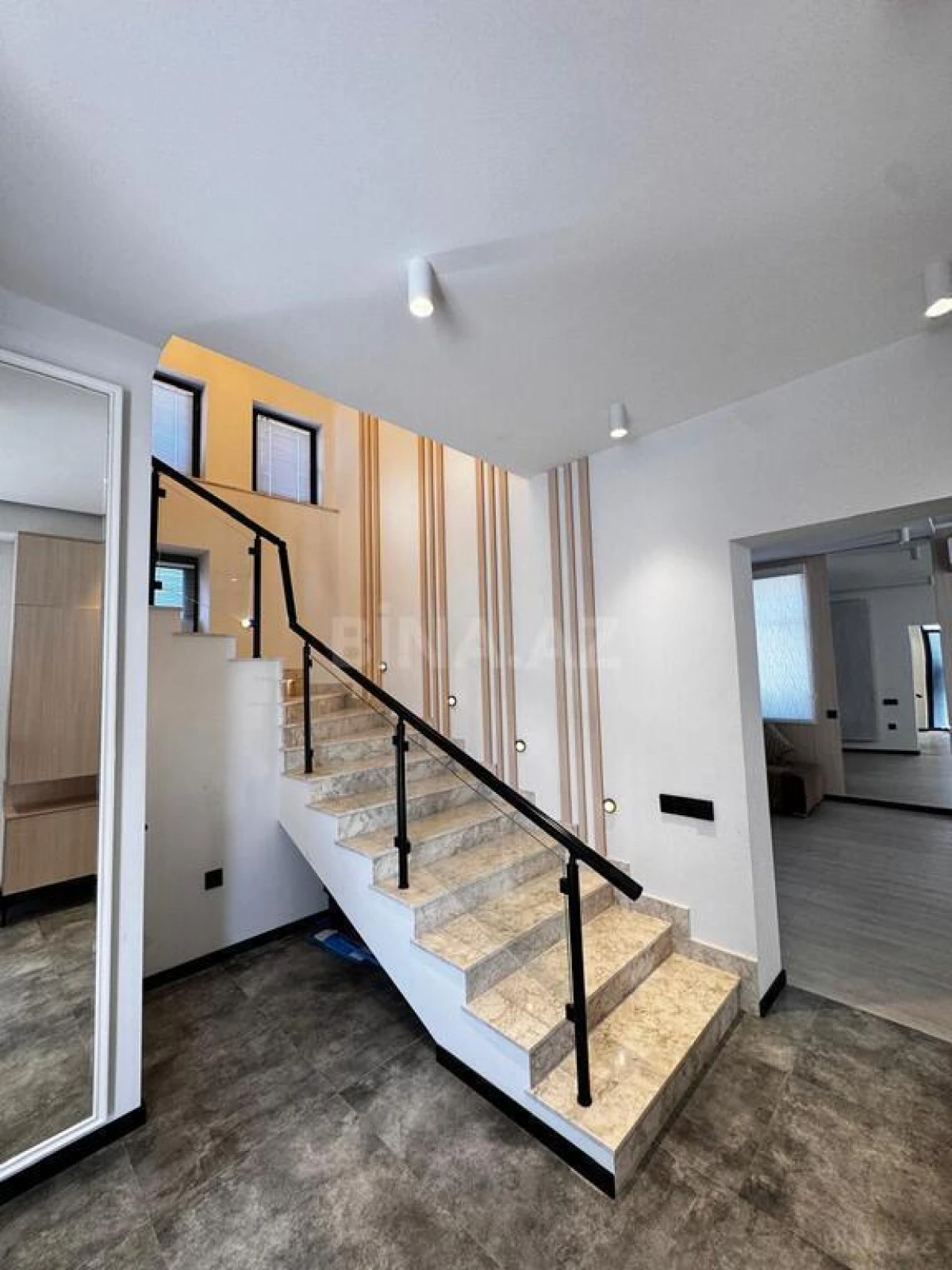 Satılır 5 otaqlı həyət evi 220 m²